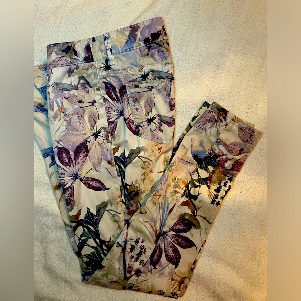 🦜Chico’s Tropical Bohemian Jeggings 🍍